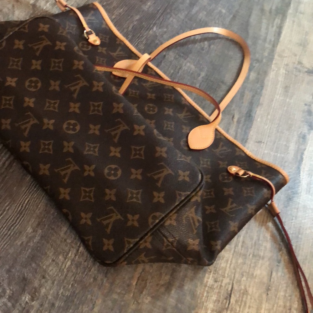 LV bag - Picture 15 of 17